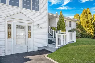 18 Amapola Ln, Kings Park, NY 11754 - Photo 4