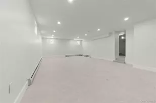 249-09 Mayda Rd, Rosedale, NY 11422 - Photo 14