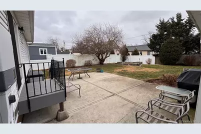 493 Kell Place, Seaford, NY 11783 - Photo 32