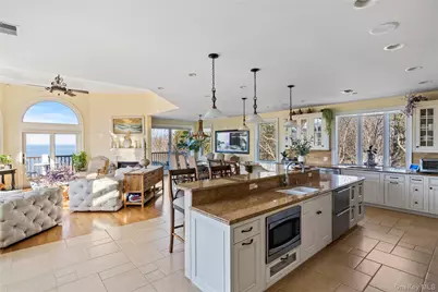 3172 Sound Avenue, Riverhead, NY 11901 - Photo 12