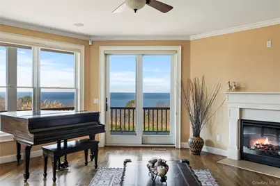 3172 Sound Avenue, Riverhead, NY 11901 - Photo 16