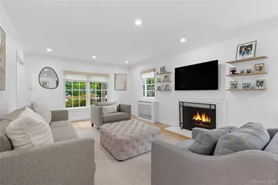 17 Entrance Road, East Hills, NY 11577 - Photo 14