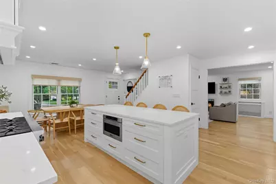 17 Entrance Road, East Hills, NY 11577 - Photo 4