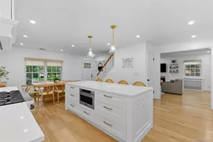 17 Entrance Rd, East Hills, NY 11577 - Photo 4