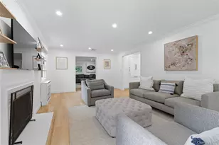 17 Entrance Rd, East Hills, NY 11577 - Photo 16