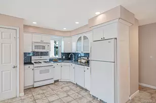 137 Charles St, Lynbrook, NY 11563 - Photo 10