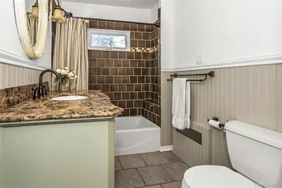 14 Hawthorne Street, Lynbrook, NY 11563 - Photo 20