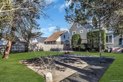 14 Hawthorne Street, Lynbrook, NY 11563 - Photo 24