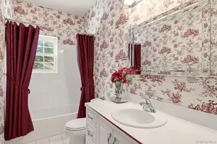 5 Wood Hollow Dr, Westhampton, NY 11977 - Photo 18