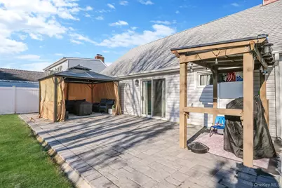 616 Kenmore Avenue, Copiague, NY 11726 - Photo 10