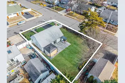 616 Kenmore Avenue, Copiague, NY 11726 - Photo 18