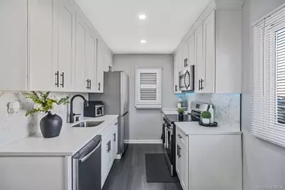 616 Kenmore Avenue, Copiague, NY 11726 - Photo 32