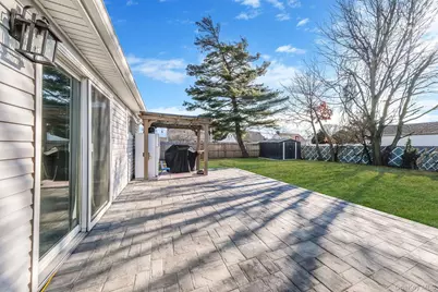 616 Kenmore Avenue, Copiague, NY 11726 - Photo 12