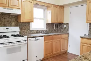 15-39 208th St, Bayside, NY 11360 - Photo 10