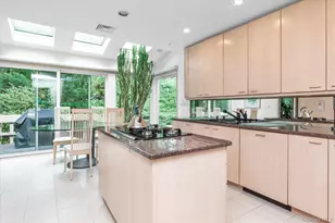 19 Flamingo Rd, East Hills, NY 11576 - Photo 6