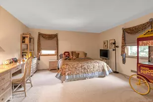 19 Flamingo Rd, East Hills, NY 11576 - Photo 12