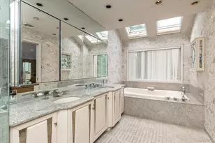 19 Flamingo Rd, East Hills, NY 11576 - Photo 16