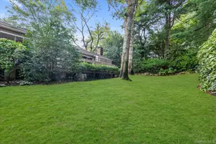 19 Flamingo Rd, East Hills, NY 11576 - Photo 22