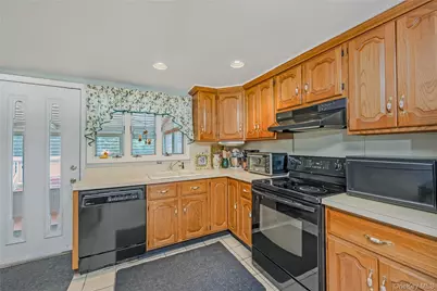 254 W 1st Street, West Islip, NY 11795 - Photo 6