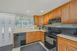 254 W 1st St, West Islip, NY 11795 - Photo 6