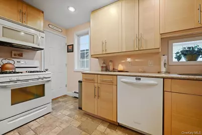 307 Frederick Avenue, Bellmore, NY 11710 - Photo 10