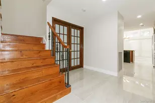 1 Tiffany Cir, Manhasset, NY 11030 - Photo 10