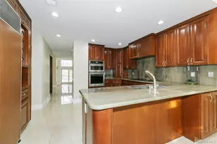 1 Tiffany Cir, Manhasset, NY 11030 - Photo 14