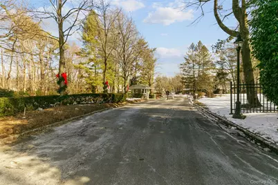 1 Tiffany Circle, Manhasset, NY 11030 - Photo 32