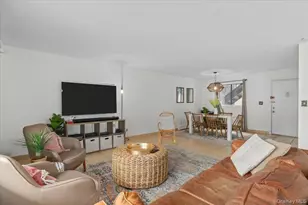 7 Granada Crescent, White Plains, NY 10603 - Photo 4