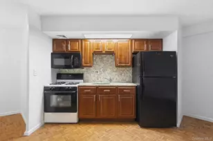 154 Pearsall Dr, Mount Vernon, NY 10552 - Photo 4