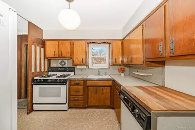 2 Parkview Place, Elmont, NY 11003 - Photo 10