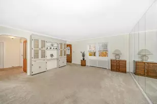 2 Parkview Pl, Elmont, NY 11003 - Photo 4