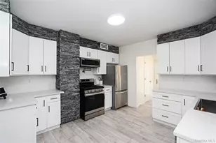 267 N Wellwood Ave, Lindenhurst, NY 11757 - Photo 10