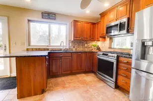 4 Conscience Bay Rd, Setauket, NY 11733 - Photo 10