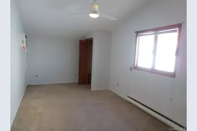 160 E 3rd Street, Deer Park, NY 11729 - Photo 4