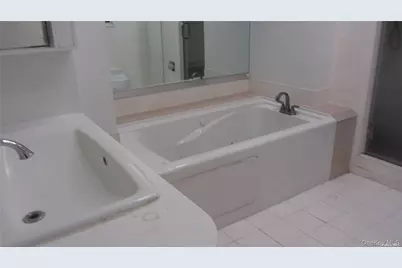 100 Hicks Lane, Great Neck, NY 11024 - Photo 14