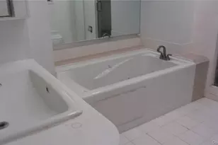 100 Hicks Ln, Great Neck, NY 11024 - Photo 14