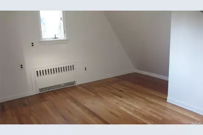 100 Hicks Lane, Great Neck, NY 11024 - Photo 12