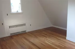 100 Hicks Ln, Great Neck, NY 11024 - Photo 12