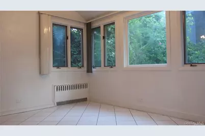 100 Hicks Lane, Great Neck, NY 11024 - Photo 6
