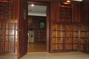 100 Hicks Ln, Great Neck, NY 11024 - Photo 16