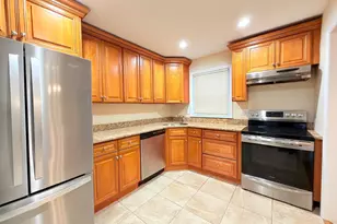 35 N 16th St, Wheatley Heights, NY 11798 - Photo 4