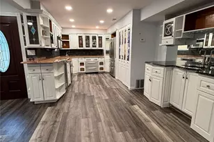 253 Feller Dr, Central Islip, NY 11722 - Photo 4