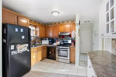 1191 E 3rd Avenue, Bay Shore, NY 11706 - Photo 4