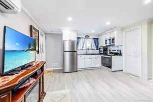 312 W 20th St, Deer Park, NY 11729 - Photo 14