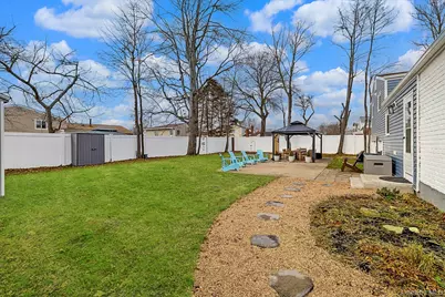 312 W 20th Street, Deer Park, NY 11729 - Photo 16