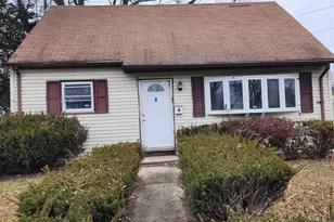 33 Parkway Blvd, Wyandanch, NY 11798 - Photo 2