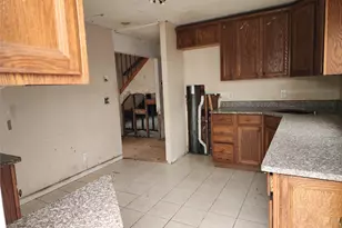 33 Parkway Blvd, Wyandanch, NY 11798 - Photo 12