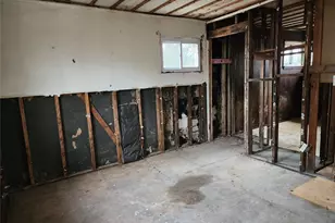 33 Parkway Blvd, Wyandanch, NY 11798 - Photo 18