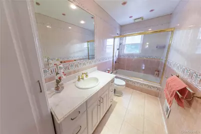 678 Front Street #E, Hempstead, NY 11550 - Photo 18